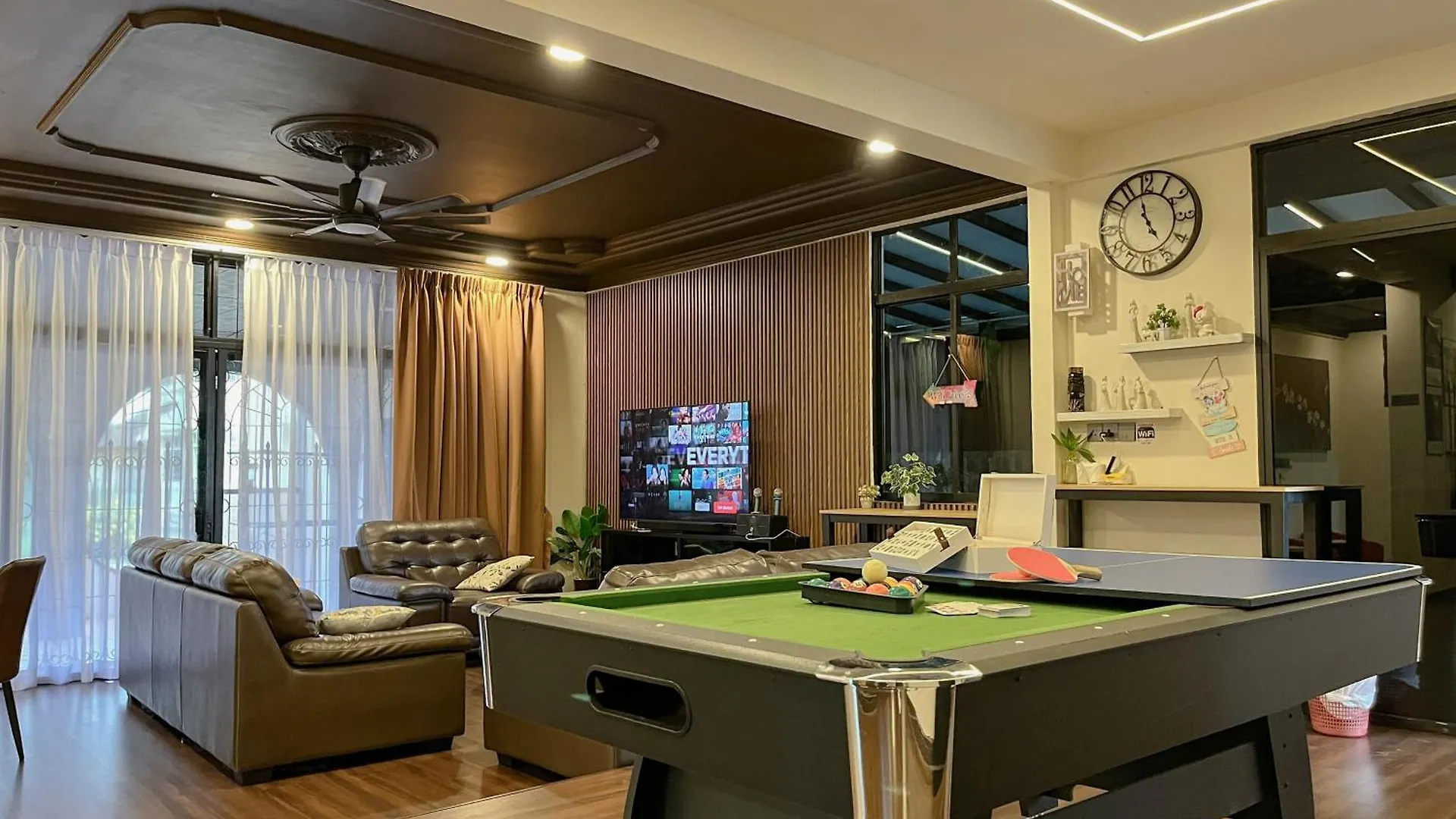 Villa Klebang Beach 25Pax 6Bedroom Indoor Pool Full Airconditioned Near Town Malacca マレーシア