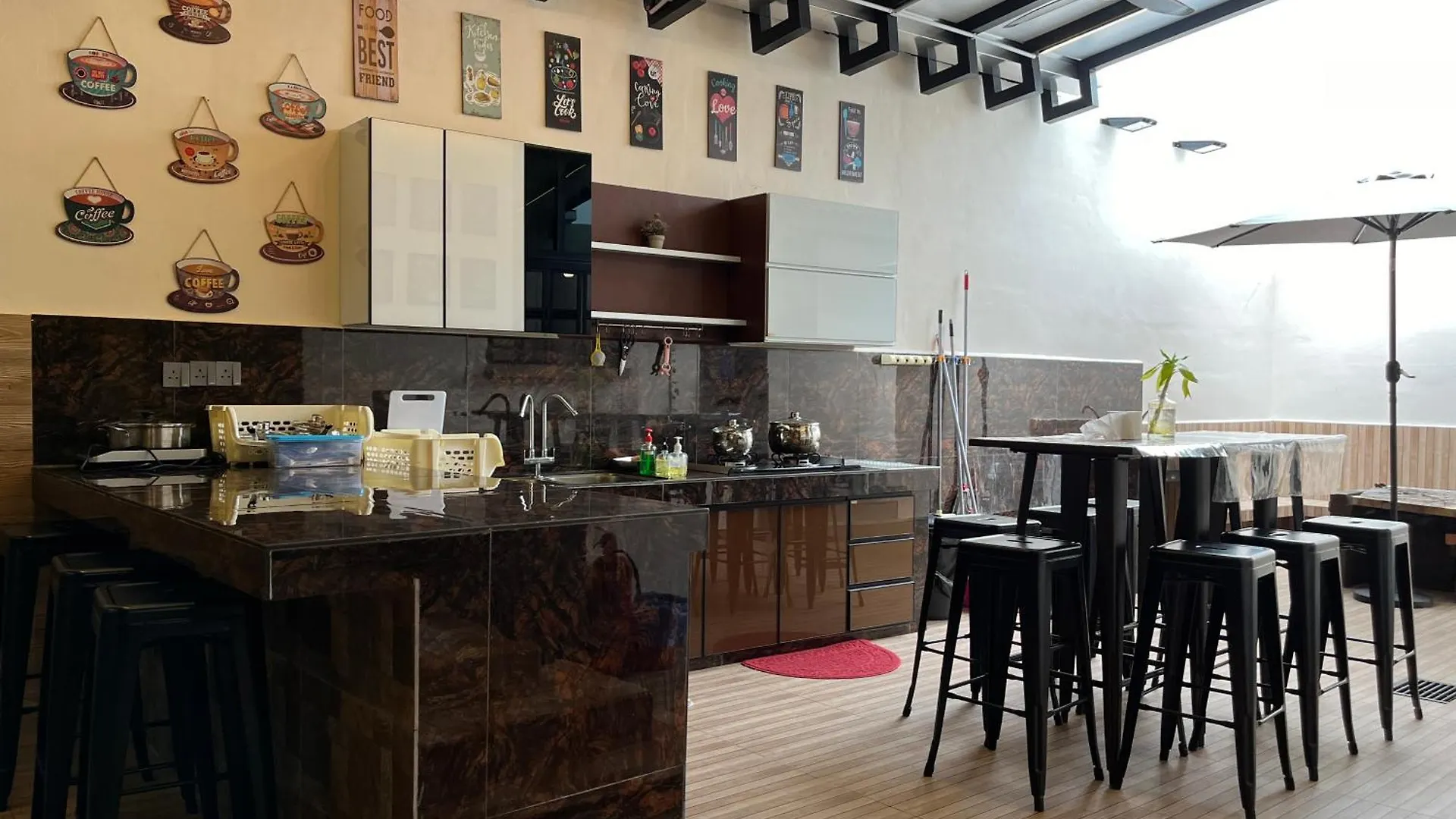 Villa Klebang Beach 25Pax 6Bedroom Indoor Pool Full Airconditioned Near Town Malacca マレーシア