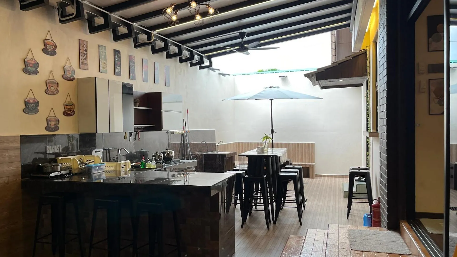 Villa Klebang Beach 25Pax 6Bedroom Indoor Pool Full Airconditioned Near Town Malacca 0*,  Malaysia