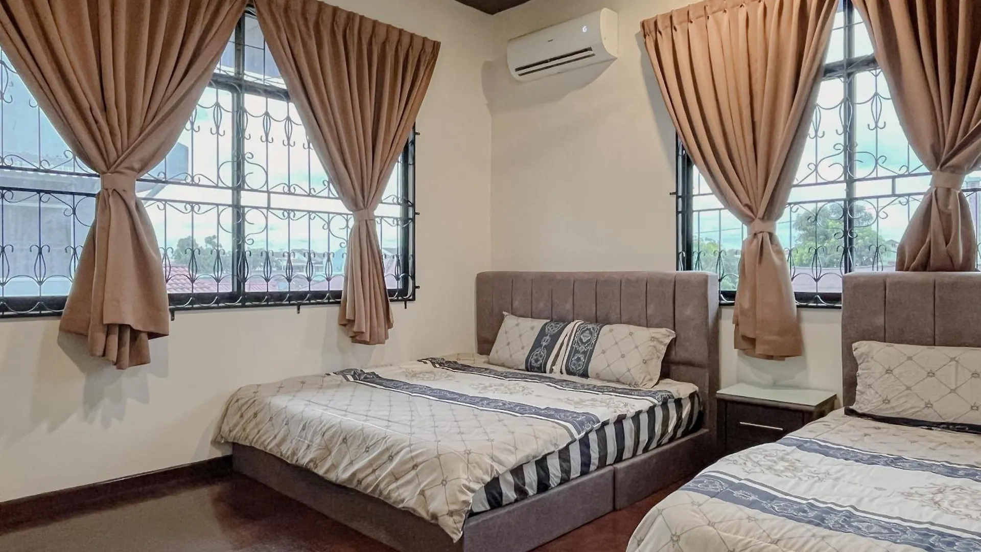 Villa Klebang Beach 25Pax 6Bedroom Indoor Pool Full Airconditioned Near Town Malacca
