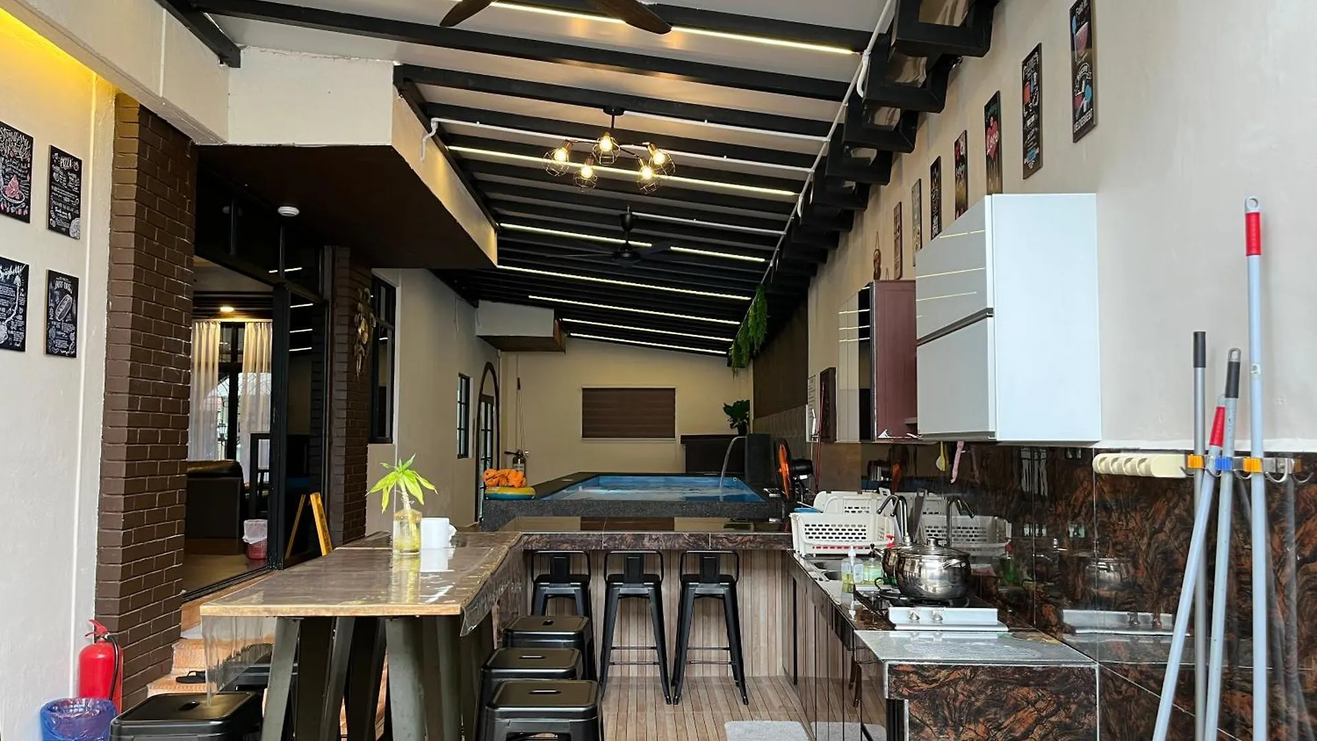 Villa Klebang Beach 25Pax 6Bedroom Indoor Pool Full Airconditioned Near Town Malacca Malaysia